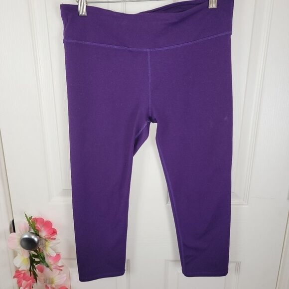 Fabletics Salar purple crop leggings medium - Picture 2 of 6